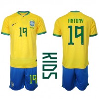 Maglie da calcio Brasile Antony #19 Prima Maglia Bambino Mondiali 2022 Manica Corta (+ Pantaloni corti)